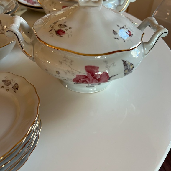 an exquisite porcelain china dining set, made in Poland in 1980. - Picture 4 of 16